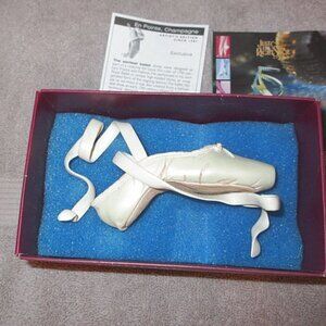Vtg Ballet Shoe Sculpture Champagne En Pointe Dance Boxed Just The Right Shoe